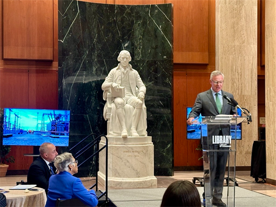 Rep. Peters speaks to a crowd at the Pharmaceutical Industry Labor Management Association event.