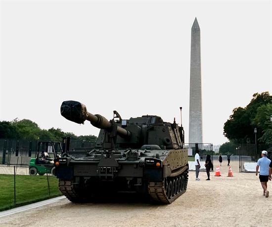 Tank in front of Washington Monument